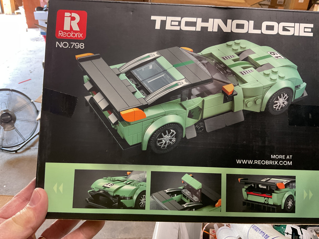 1/24 Aston Martin DB12 (798 Pcs) | REO00798 | Reobrix