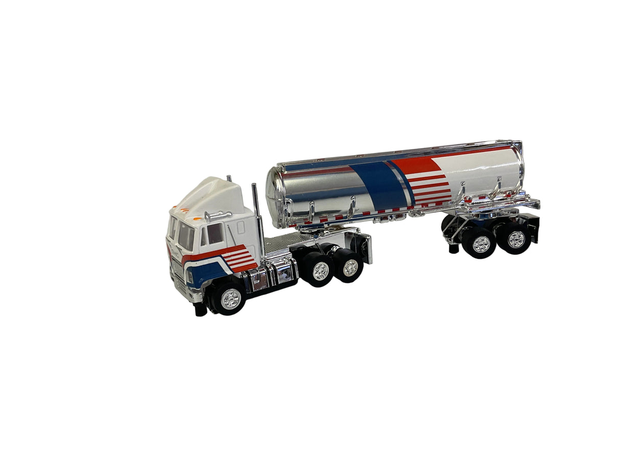 Loves Heartland Haulers AMP Chassis 12'Slot Car Set | CP8253 | Auto World