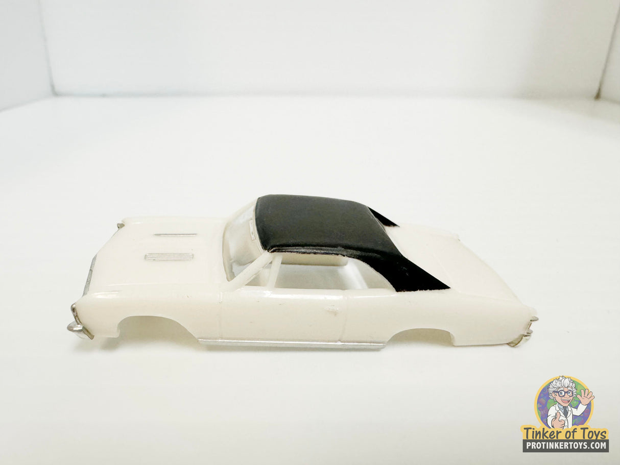 1967 Chevelle SS Vinyl Top White Black | MM04080 | Model Motoring