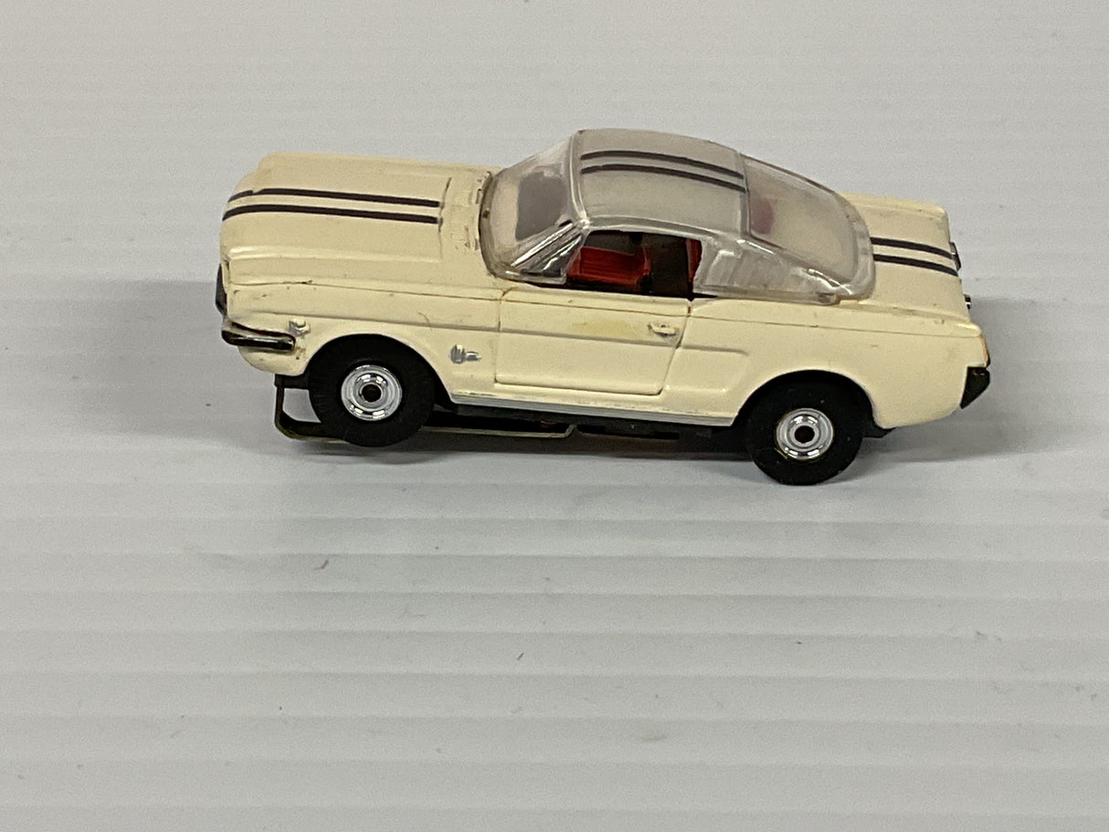 Aurora AFX -Thunder-jet 62 1/2 Mustang Fastback 2+2 White/Black/Red/Black/ | 1373 | Aurora - AFX- Model Motoring