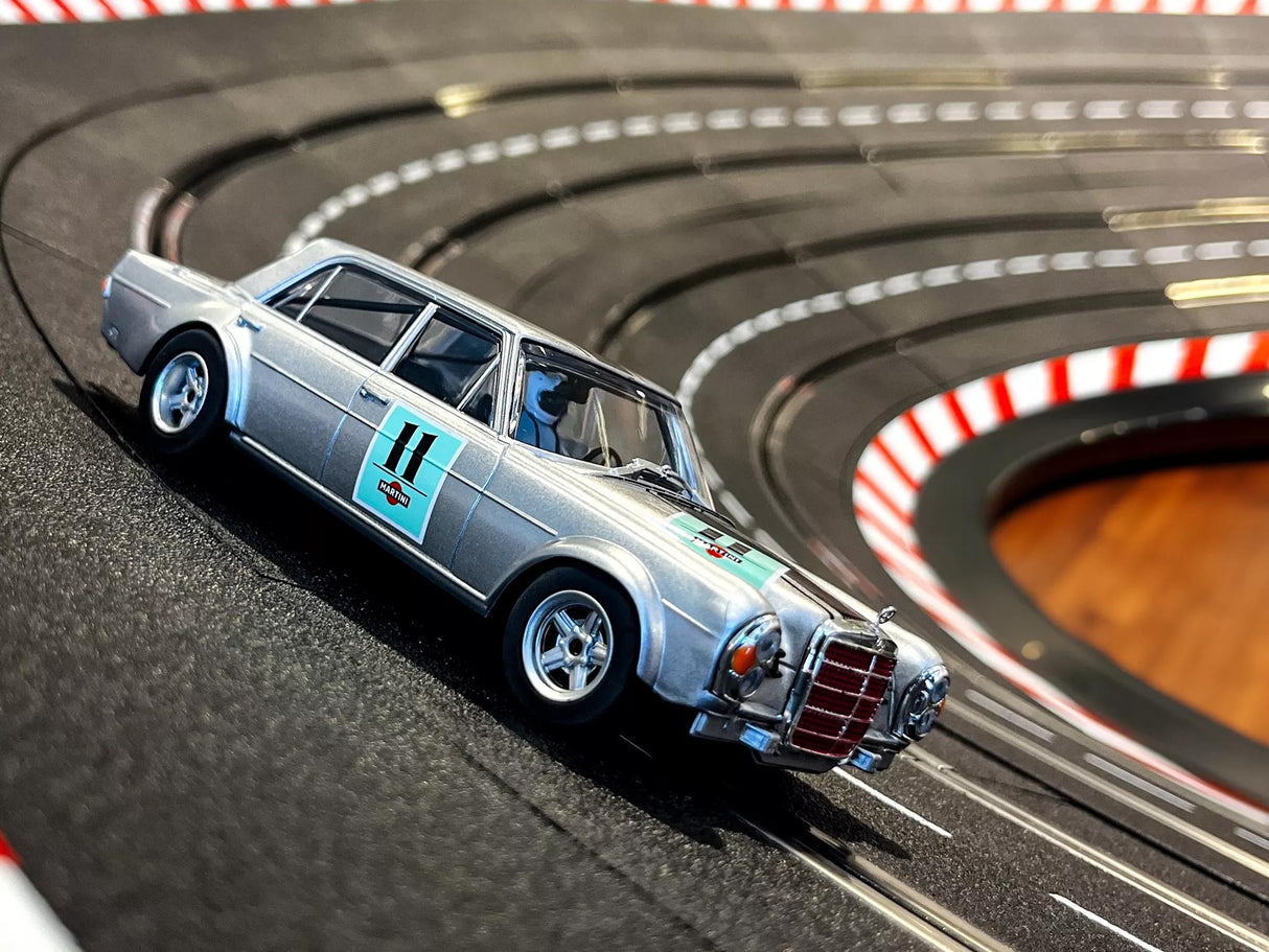 Mercedes-Benz 300 SEL 6.3 AMG Preis der Nationen 1970 No.11 | 20031088 | Carrera Digital 132
