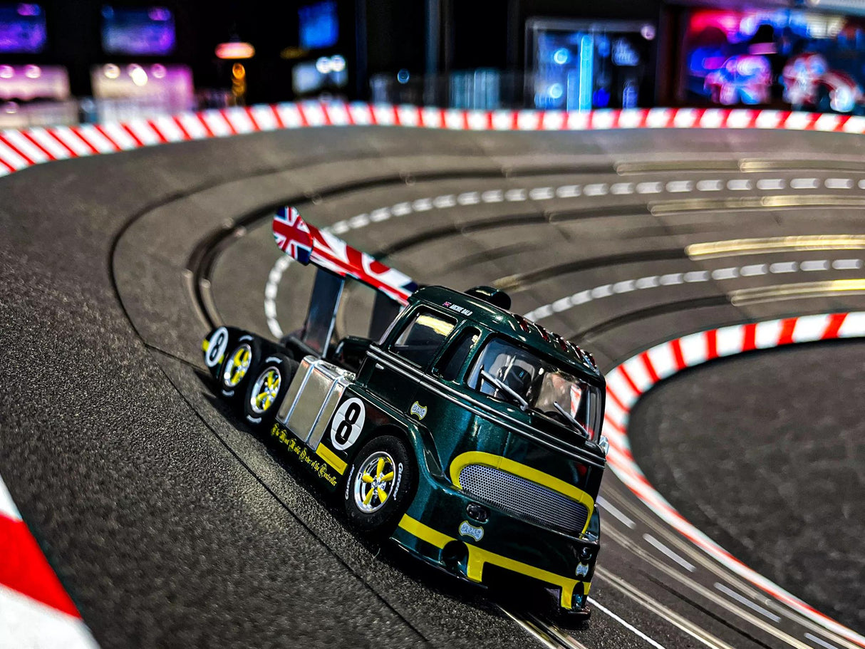 Racetruck Cabover British Racing Green No.8 | 20031093 | Carrera Digital 132