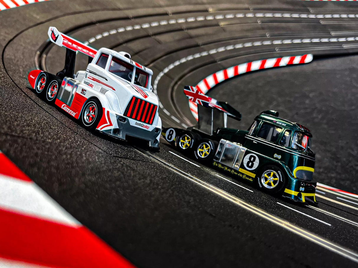 Racetruck Cabover British Racing Green No.8 | 20031093 | Carrera Digital 132
