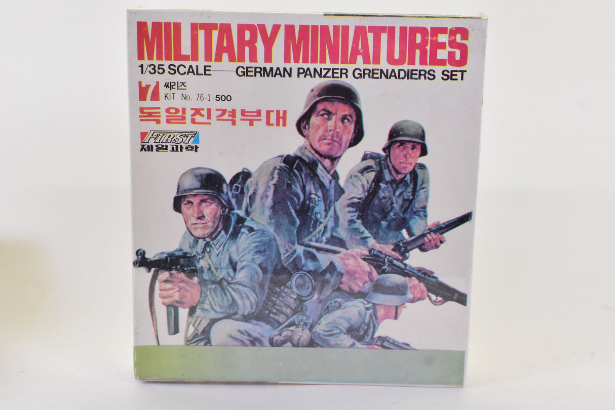 Second Chance German Grendadiers WWII 4 Figures 1:35 Figure Set | M157 | First Model Co.