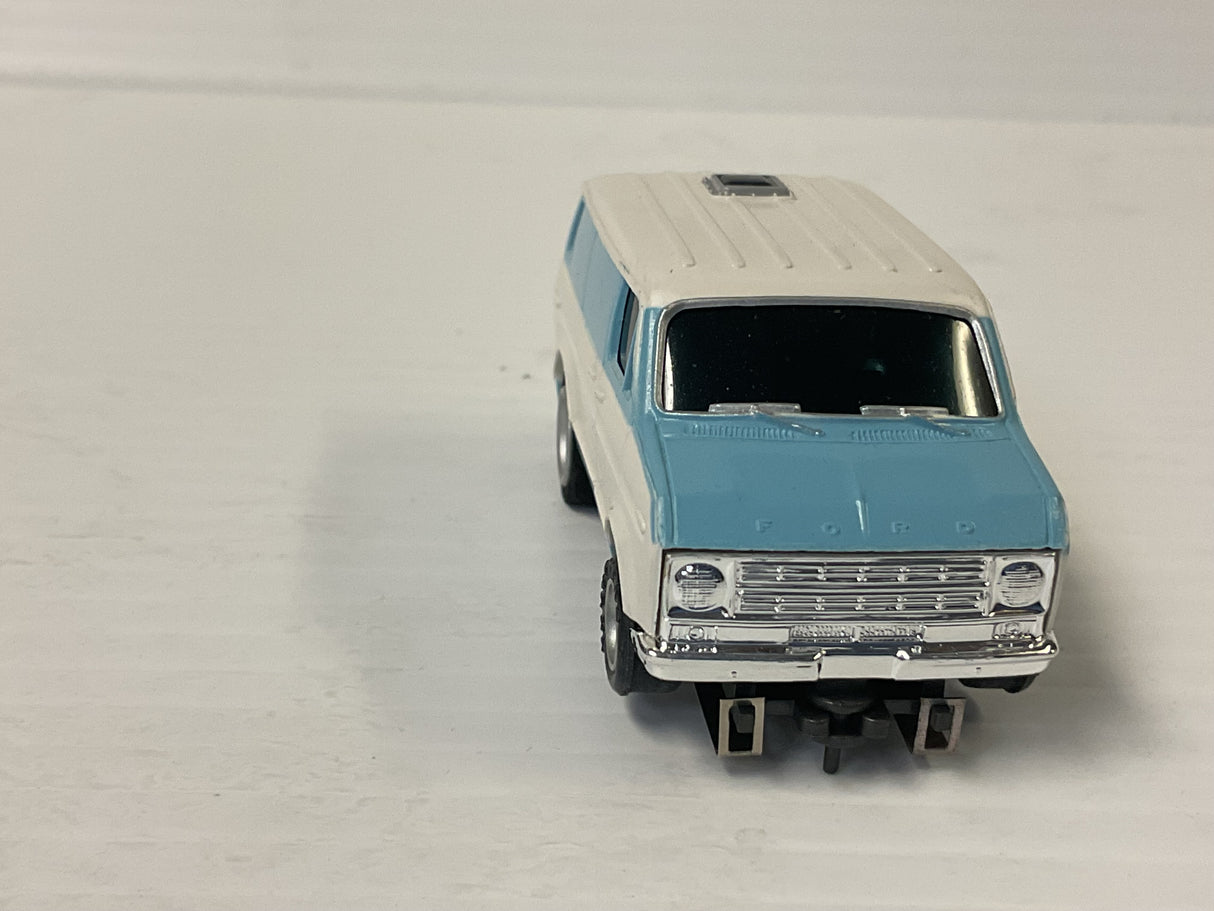 Aurora AFX magnatraction custom van Blue/White special chassis | 1942 | Aurora - AFX