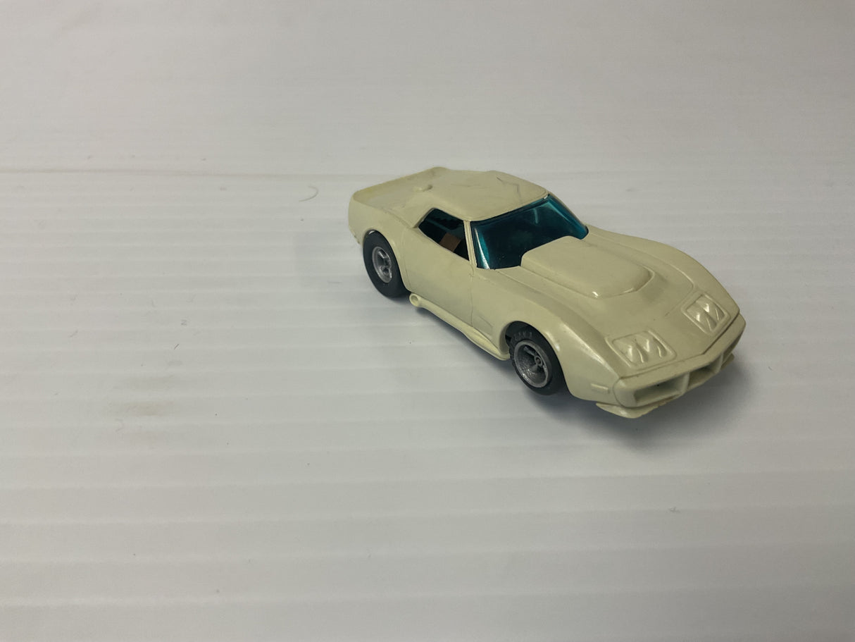 Aurora AFX non-magnatraction Corvette, a production, one piece, stripped, white | 1927 | Aurora - AFX