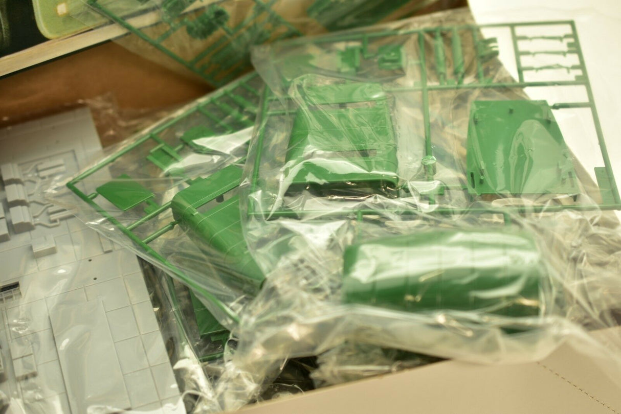 Second Chance Thunderbird TB-2 Container Dock 1:350 Scale | 1207 | IMEX