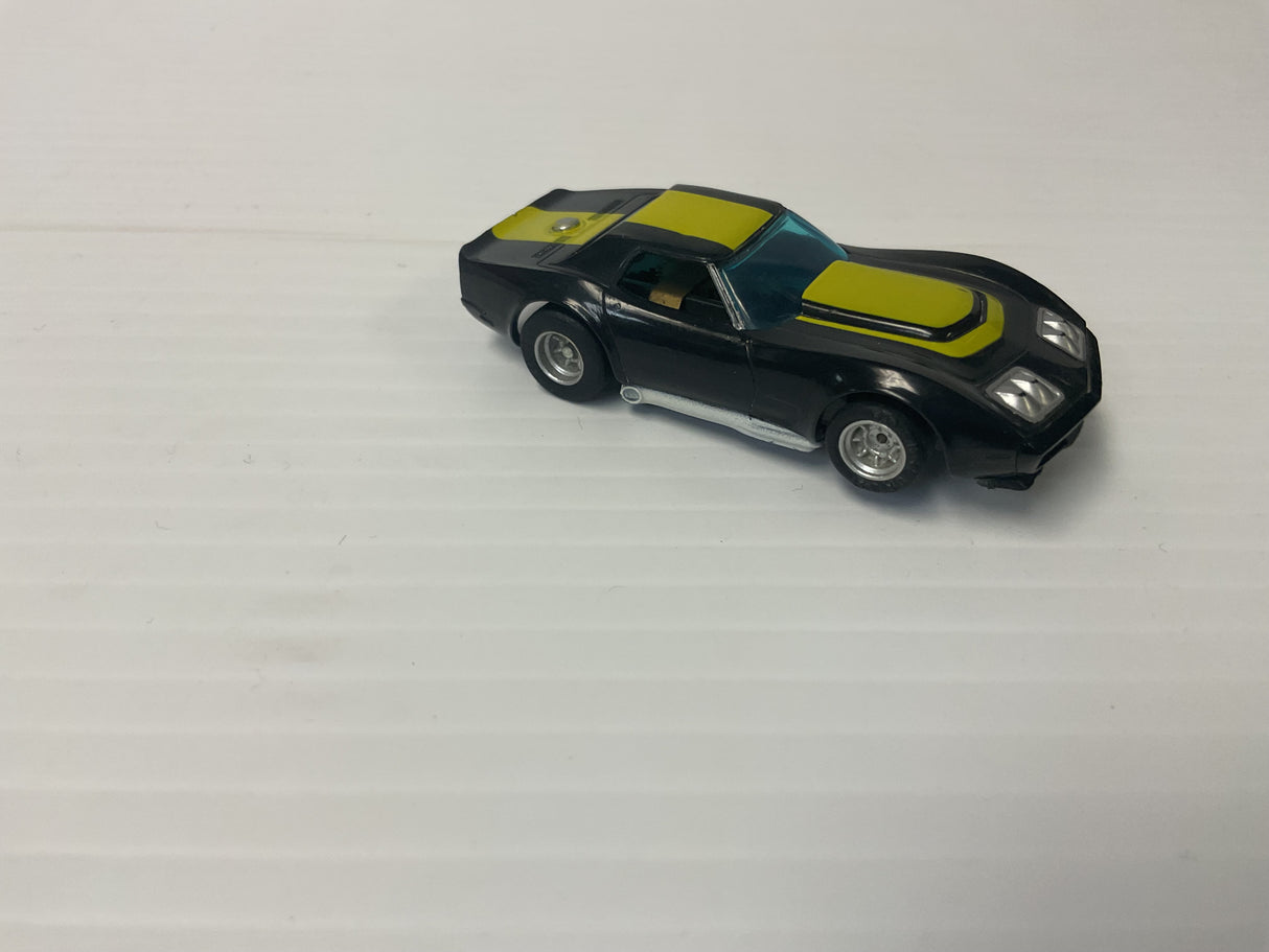 Aurora AFX magnatraction Corvette, a production, one piece, body black with yellow stripes | 1927 | Aurora - AFX
