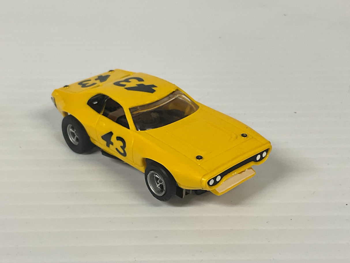 Aurora AFX non-magnatraction Plyouth Road Runner Stock Car Yellow #43 | 1762 | Aurora - AFX