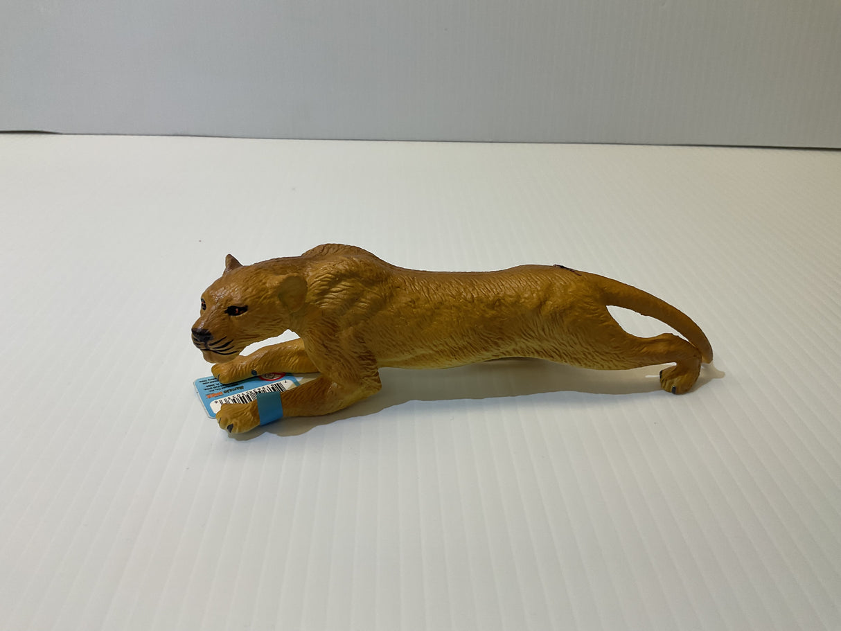 Small, brown figurine of a crouching lioness for Mamejo MAJ55053