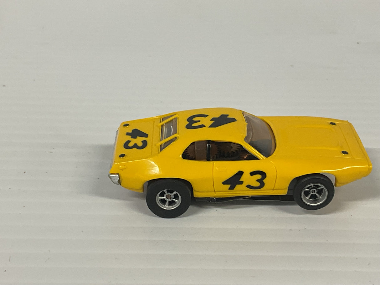 Aurora AFX non-magnatraction Plyouth Road Runner Stock Car Yellow #43 | 1762 | Aurora - AFX