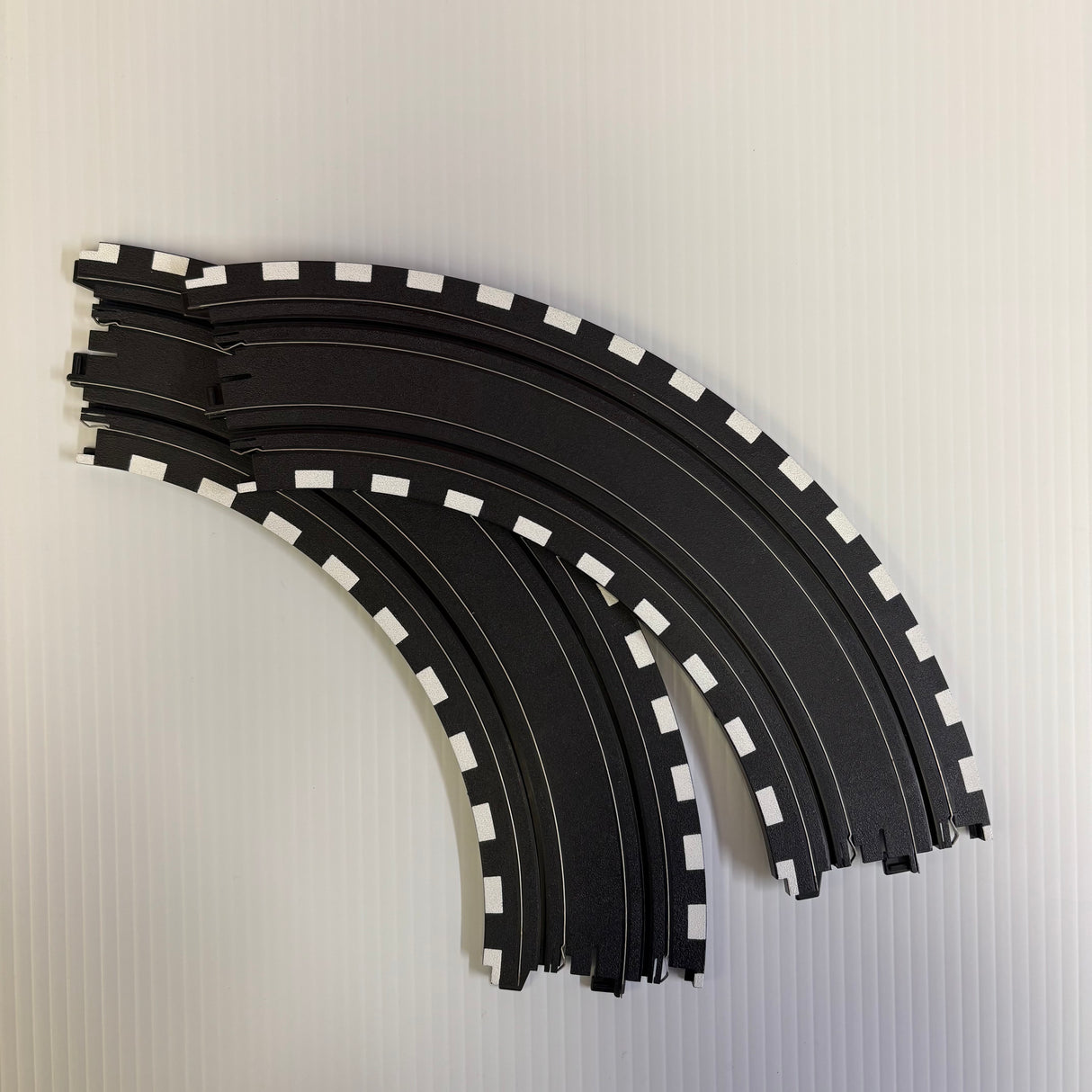 9" Radius 1/4 Curve 2 Pk-White Graphic | H0047-WG | Auto World