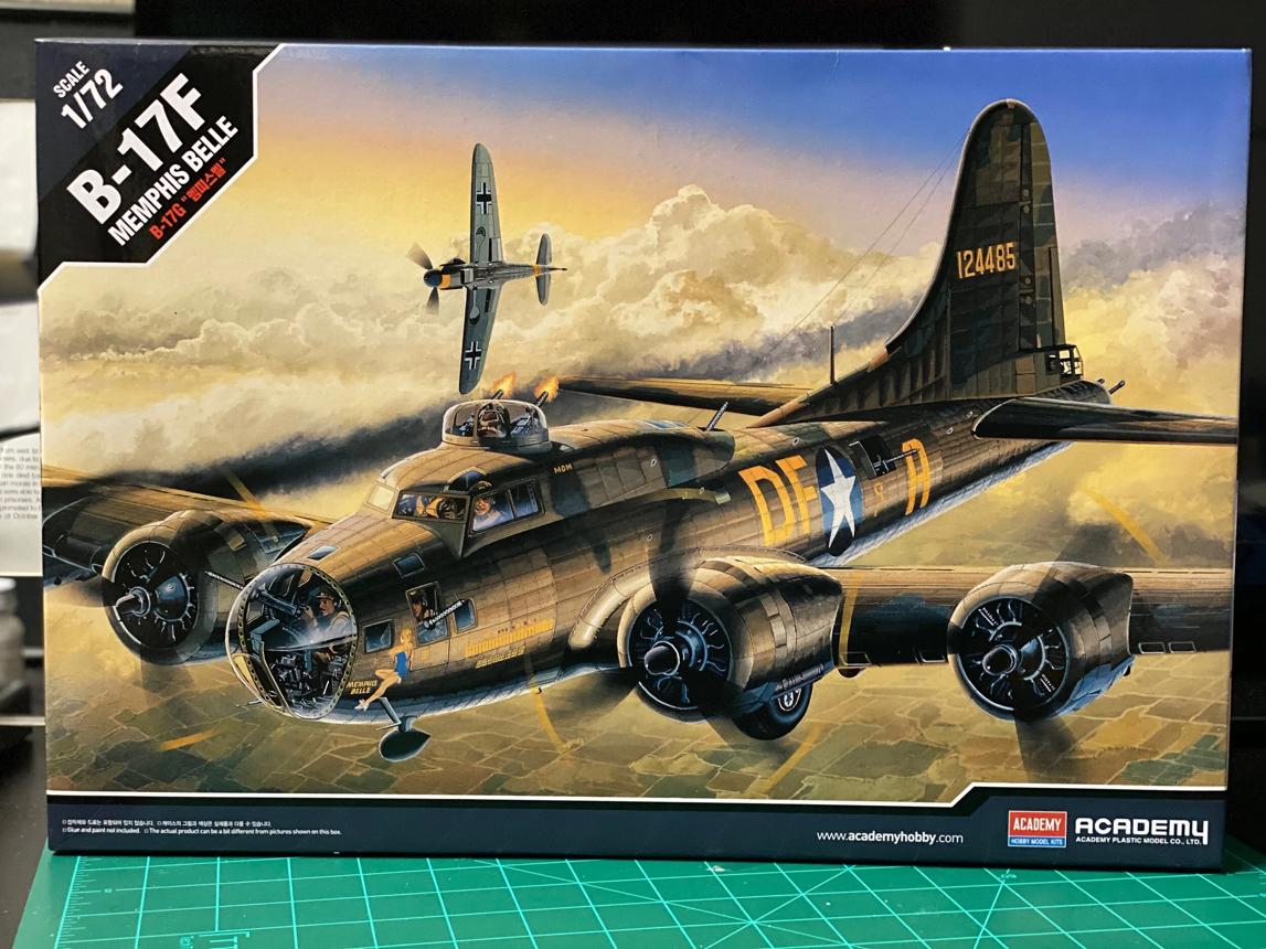 B-17F Flying Fortress " Memphis Belle" 1:72 |12495 | Academy