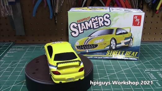 Street Heat 1998 Chrysler Concorde Slammers SNAP 1:25 Scale Model Kit | AMT1227M | AMT