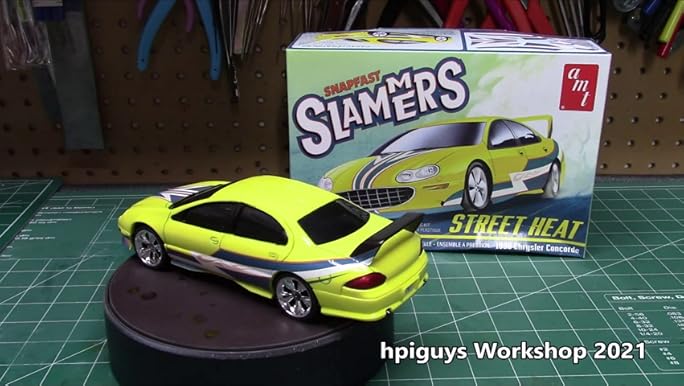 Street Heat 1998 Chrysler Concorde Slammers SNAP 1:25 Scale Model Kit | AMT1227M | AMT