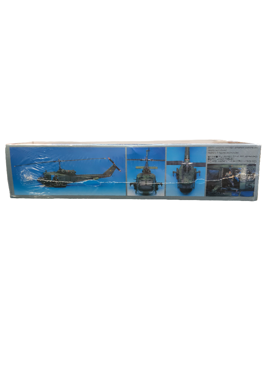 UH-1C Iroquois U.S. Army Attack Helicopter | 9002| Seminar Plastic Model CO
