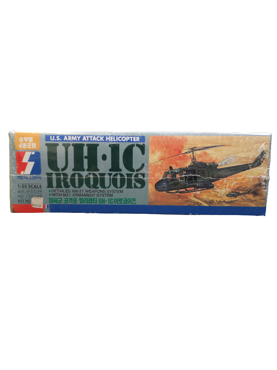 UH-1C Iroquois U.S. Army Attack Helicopter | 9002| Seminar Plastic Model CO