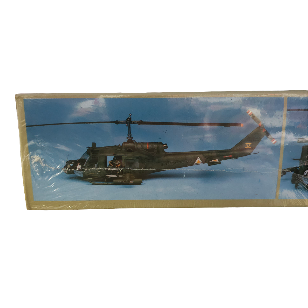 UH-1C Huey Cobra U.S. Army Attack Helicopter | Kit No-9000 | Seminar Plastic Model CO