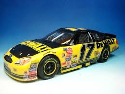 Vintage | 17 DeWalt Tools Matt Kenseth 2000 Taurus 1:24 Scale | 85-1657 | Revell