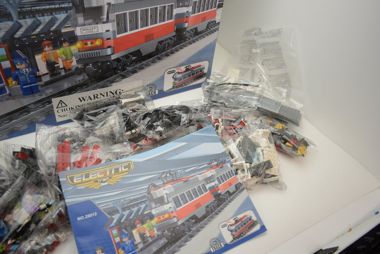Train set components and instructions for a passenger train for Electric Train AUS25012