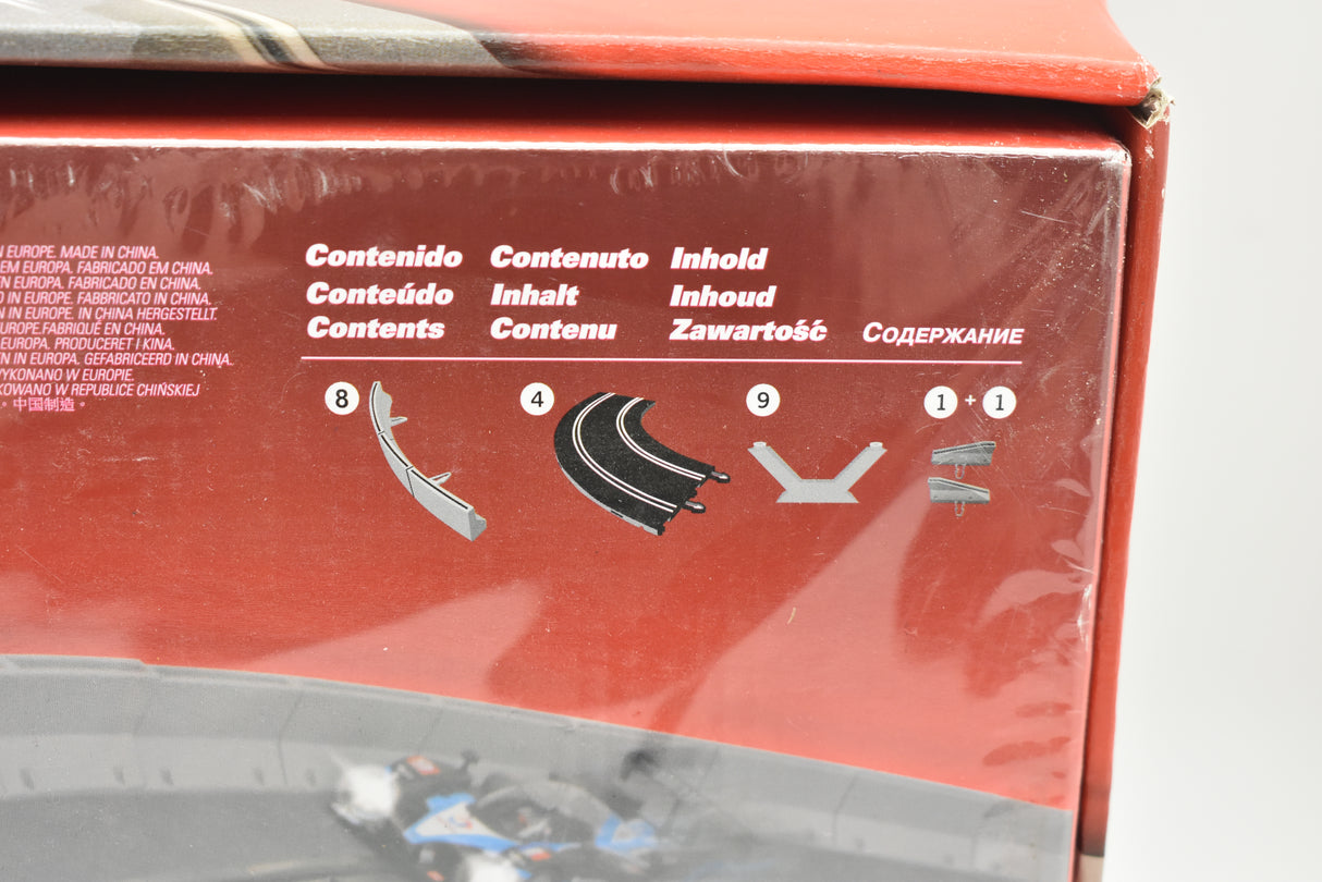 Track pieces labeled in multiple languages: 8, 4, 9, and 1+1 for SCX B02510X100