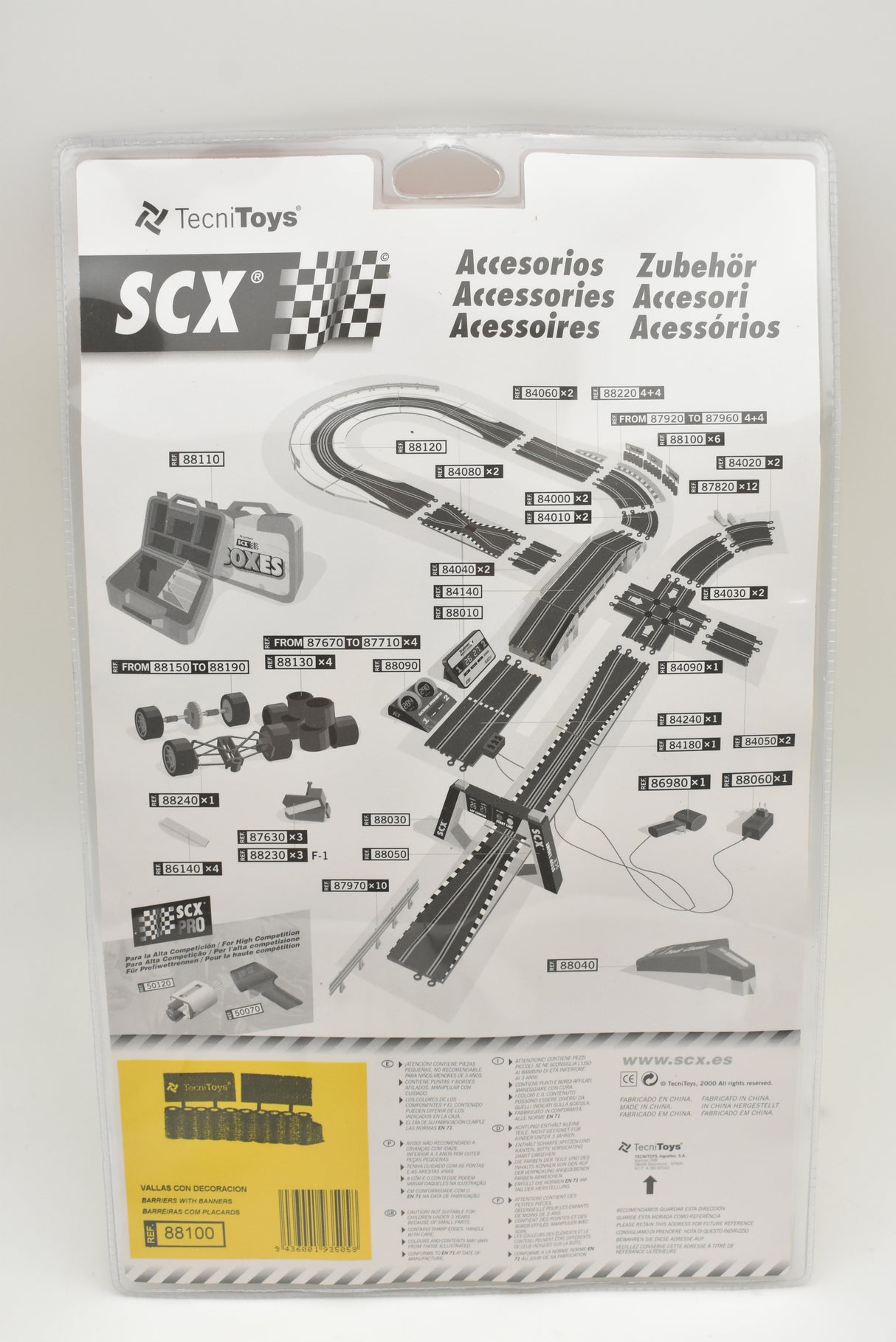 Barrier accessories set with various components and banners for construction play for SCX 88100