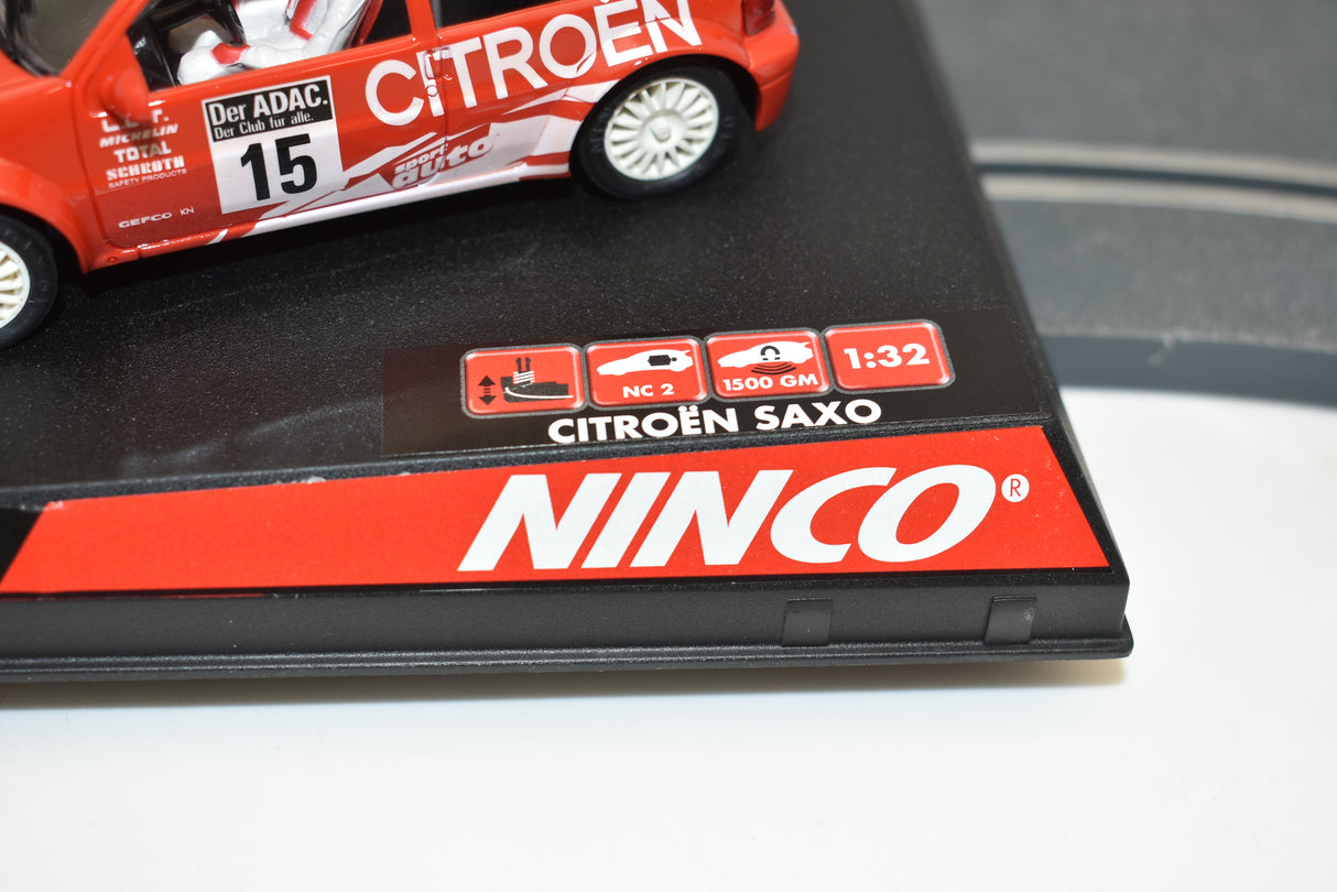 Red slot car of a Citroen Saxo on its box for Ninco 50284