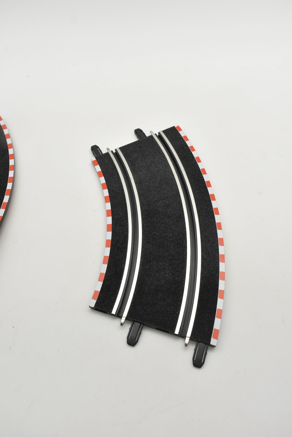 Curved track piece for model train set, featuring a 45-degree arc for SCX Compact SC-01.023
