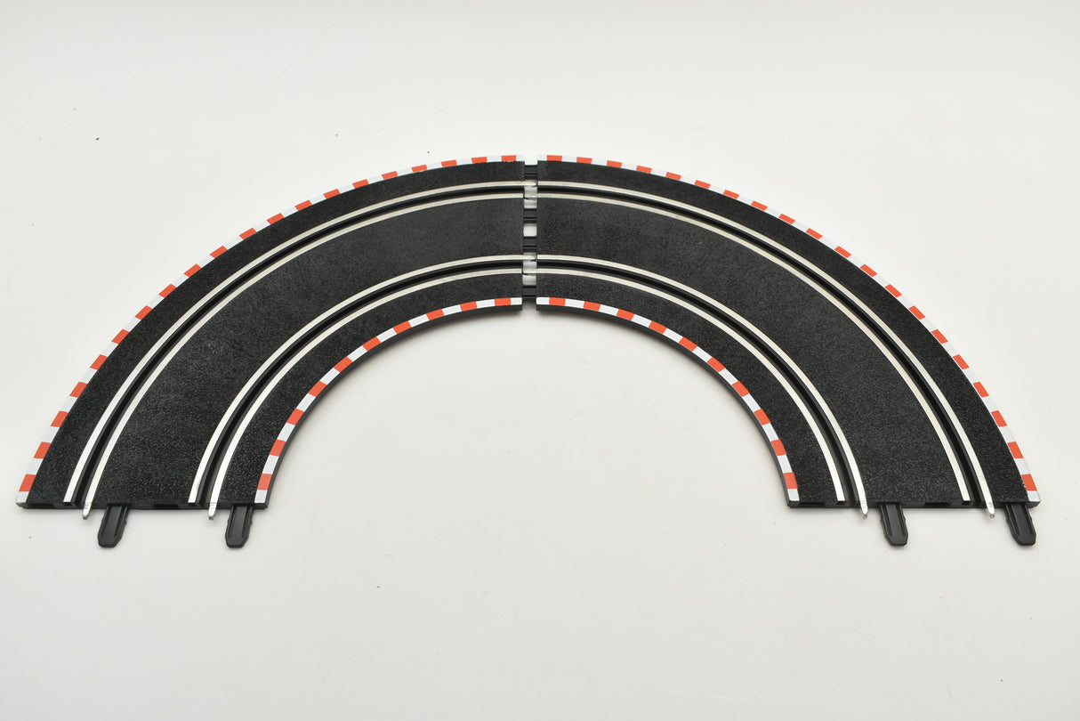 Curved track section for model train layout, featuring black and white edging for SCX Compact SC-01.017