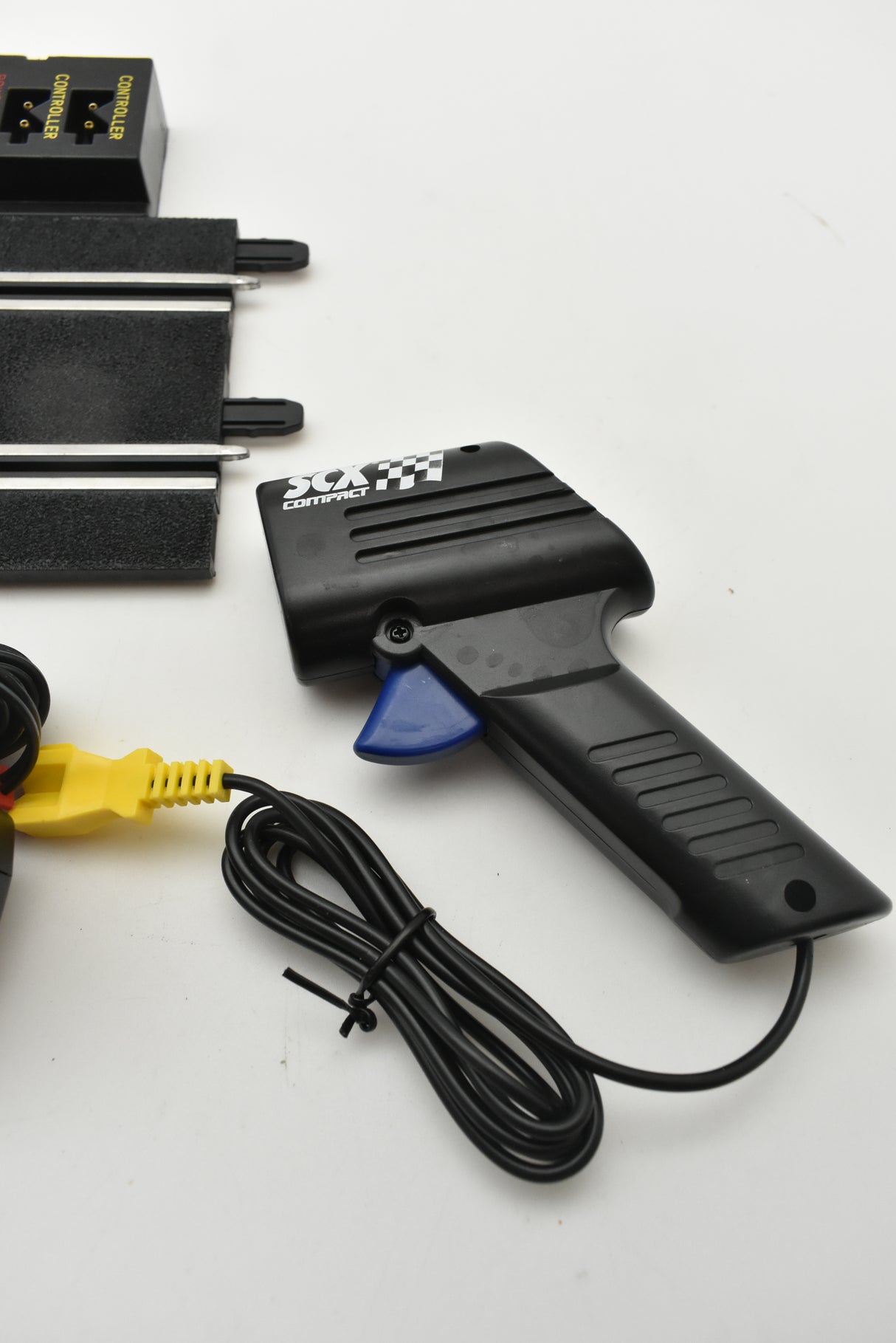 Power start kit components: controller, battery pack, and starter unit with cord for SCX Compact SC-01.050