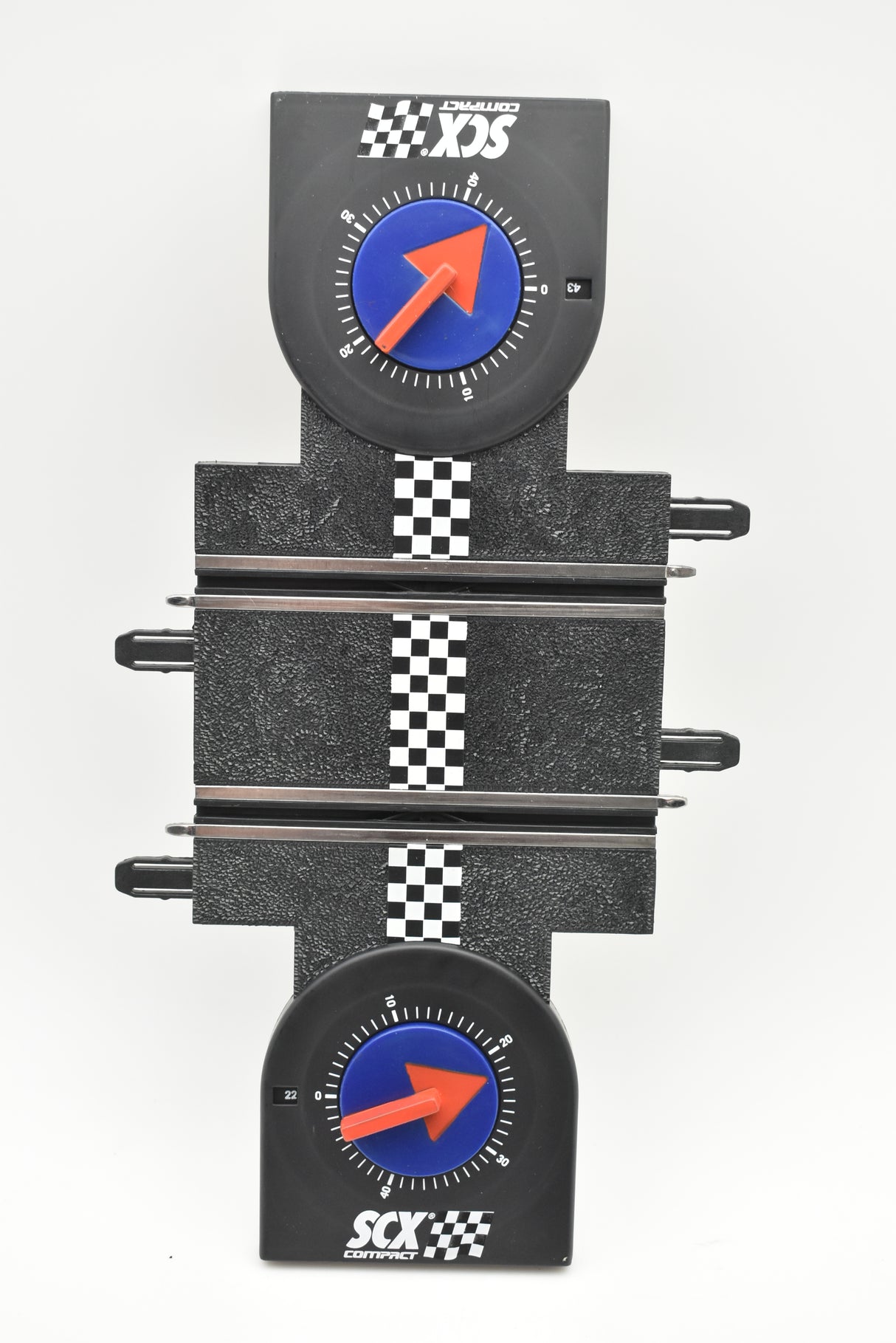 Lap counter track with two circular dials and connecting rails for SCX Compact SC-01.024