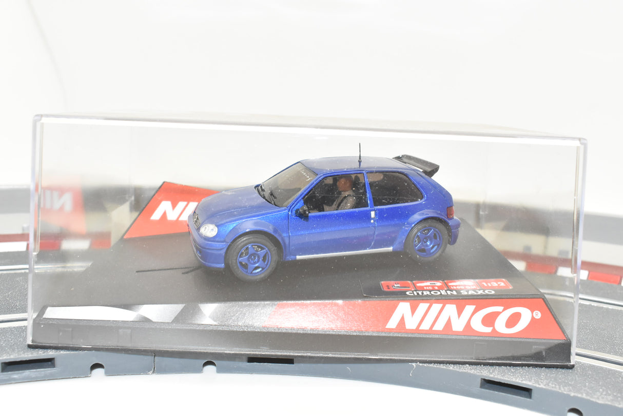 Blue slot car of a Citroen Saxo on a display base for Ninco 50272