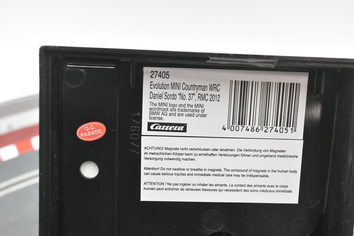 Product box showing Mini Countryman WRC model details and safety warnings for Carrera Evolution 27405