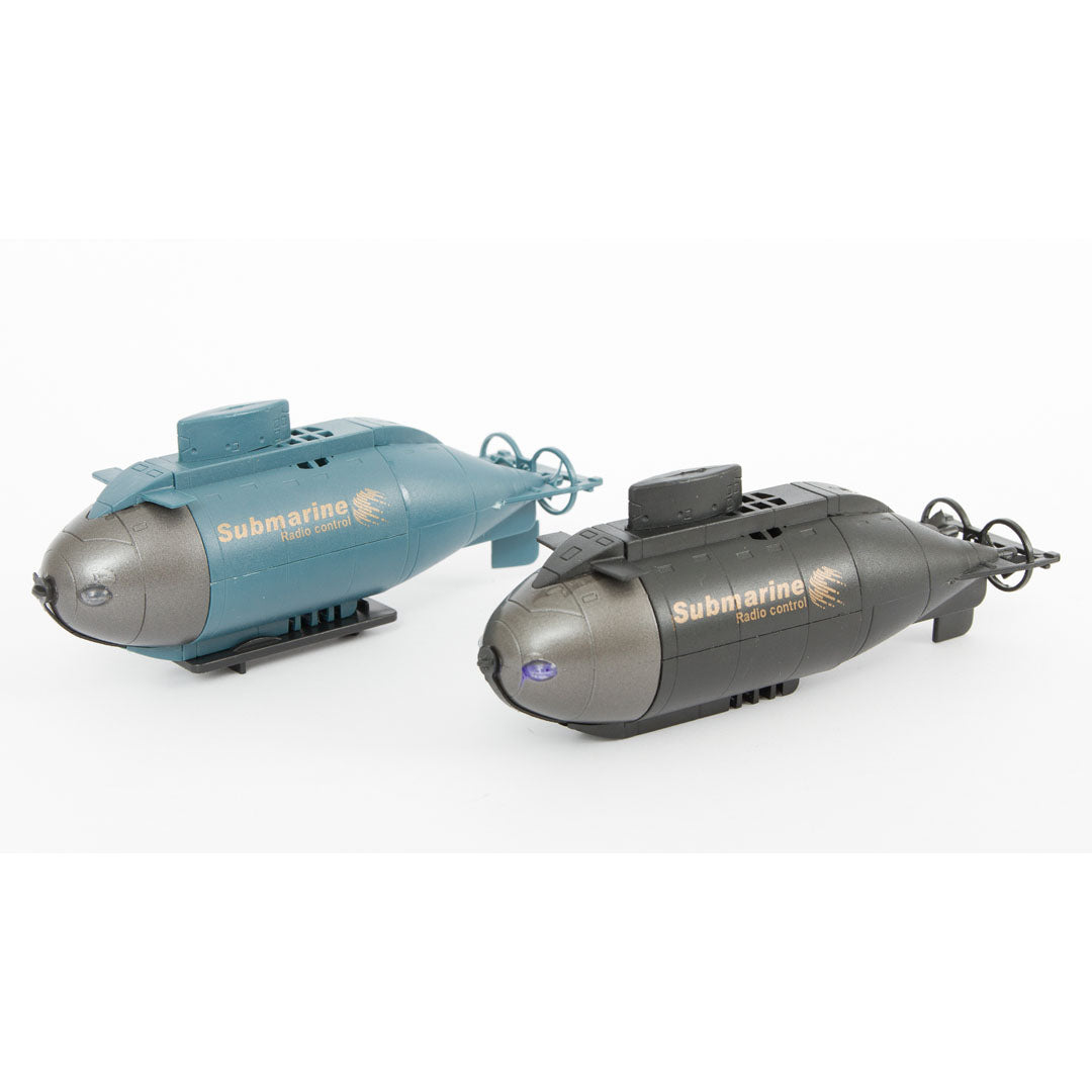 Two remote-controlled miniature submarines, one blue and one gray, displayed side-by-side for Invento 500816