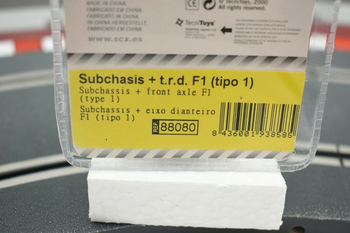 Yellow product label showing "Subchassis + t.r.d. F1 (tipo 1)" and model number 88080 for SCX