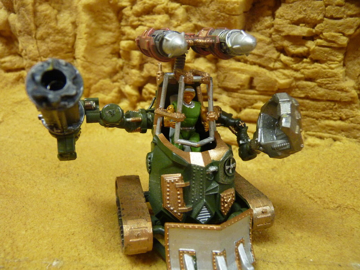 Sci-fi robot figure with cannons and heavy gauntlets on a base for Robogear 6009