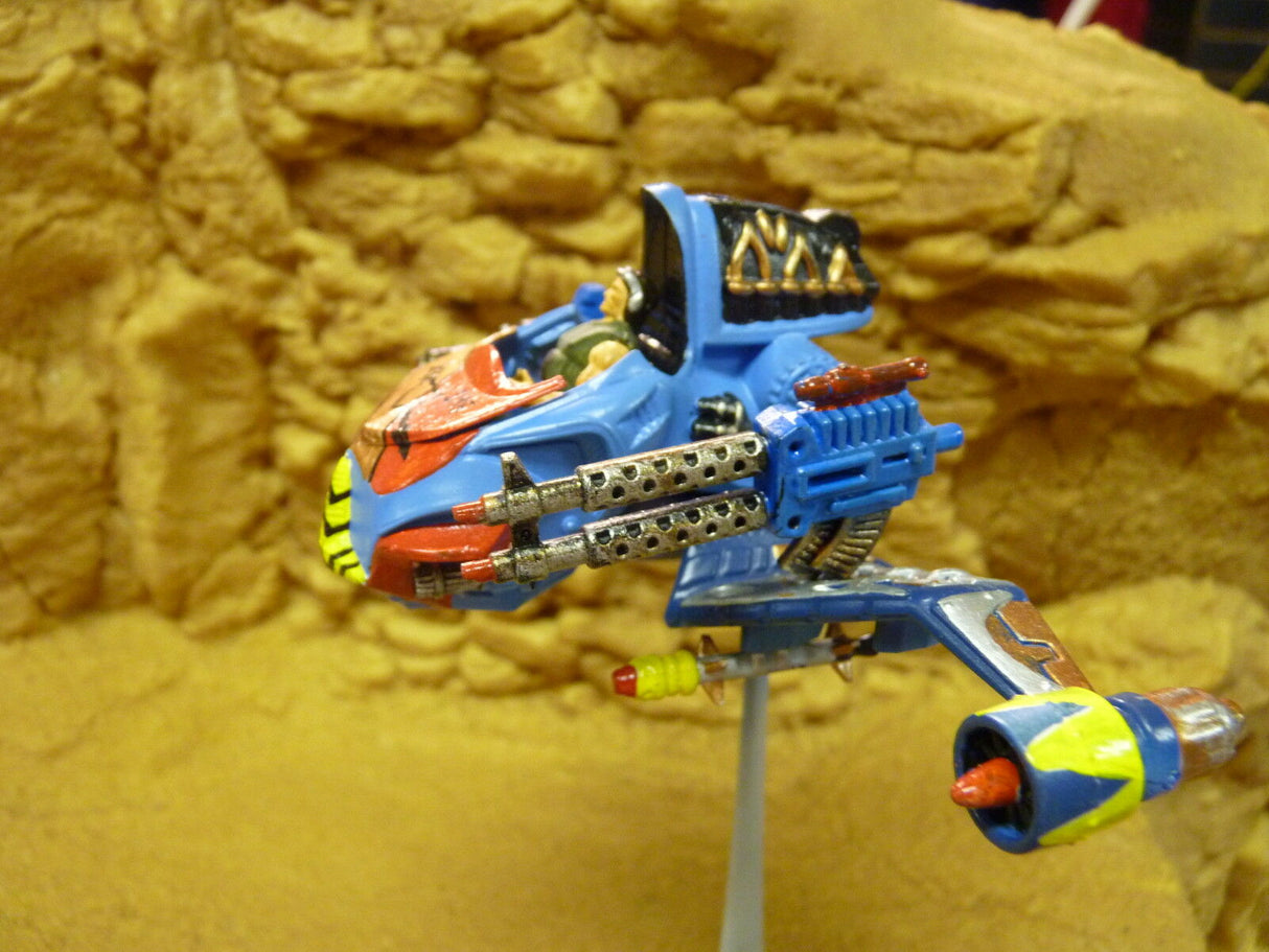Blue and red sci-fi robot model on a stand against a yellow background for Robogear 6006