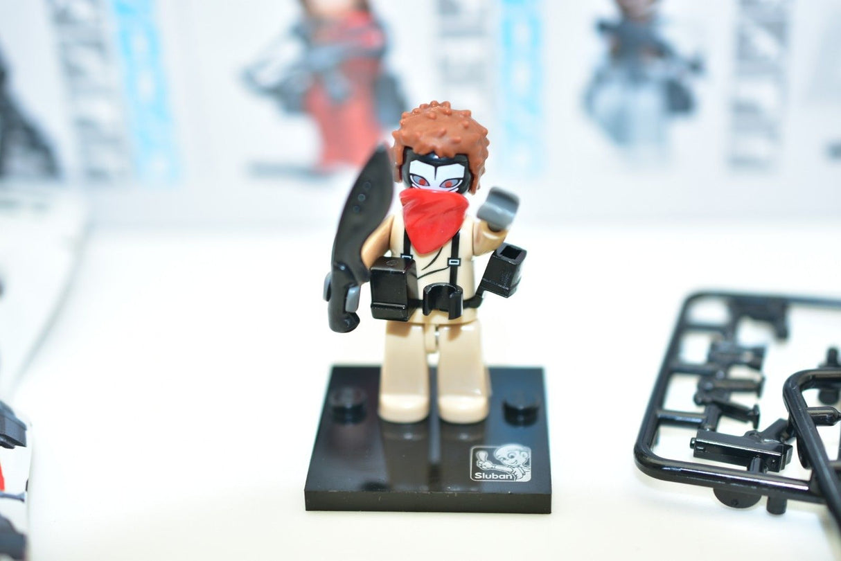 Action figure of a robber with a mask and weapons, standing on a black base for Sluban M38-B0583