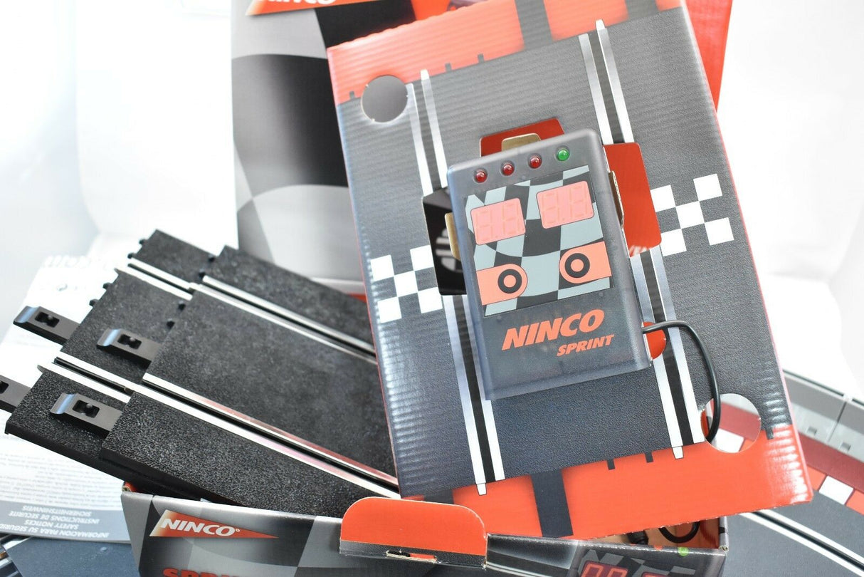 Electronic lap counter for racing, showing lap times and status for Ninco 10404