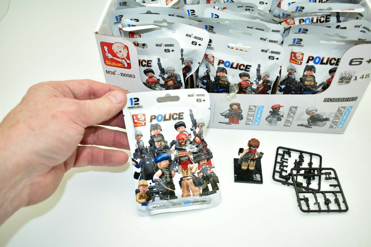 Police action figures and building pieces for construction play for Sluban M38-B0583