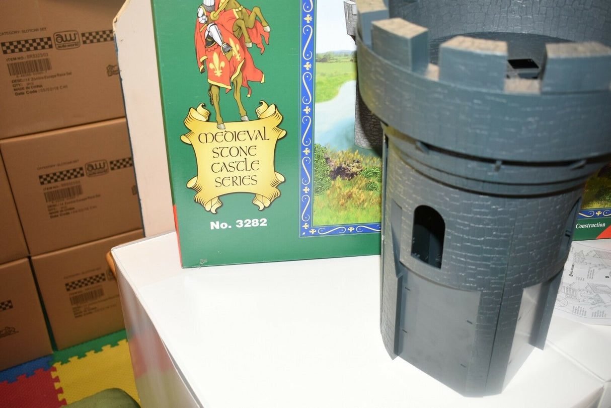 Castle toy bricks next to its box, showing a section of a turret for IMEX IMX3282