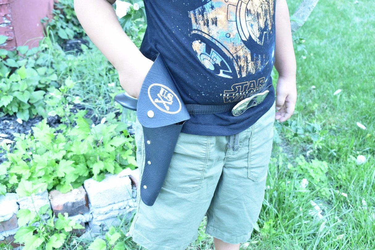 Black holster attached to a child's belt, featuring a silver US insignia for Parris Toys 0652
