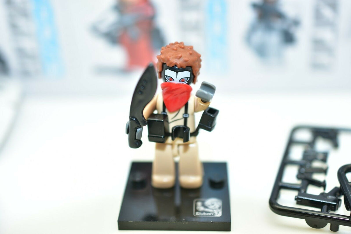 Action figure of a robber with a mask, holding a shield and weapon for Sluban M38-B0583