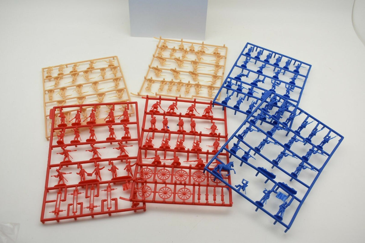 Assortment of miniature plastic figures for historical battle diorama for Billy V 683