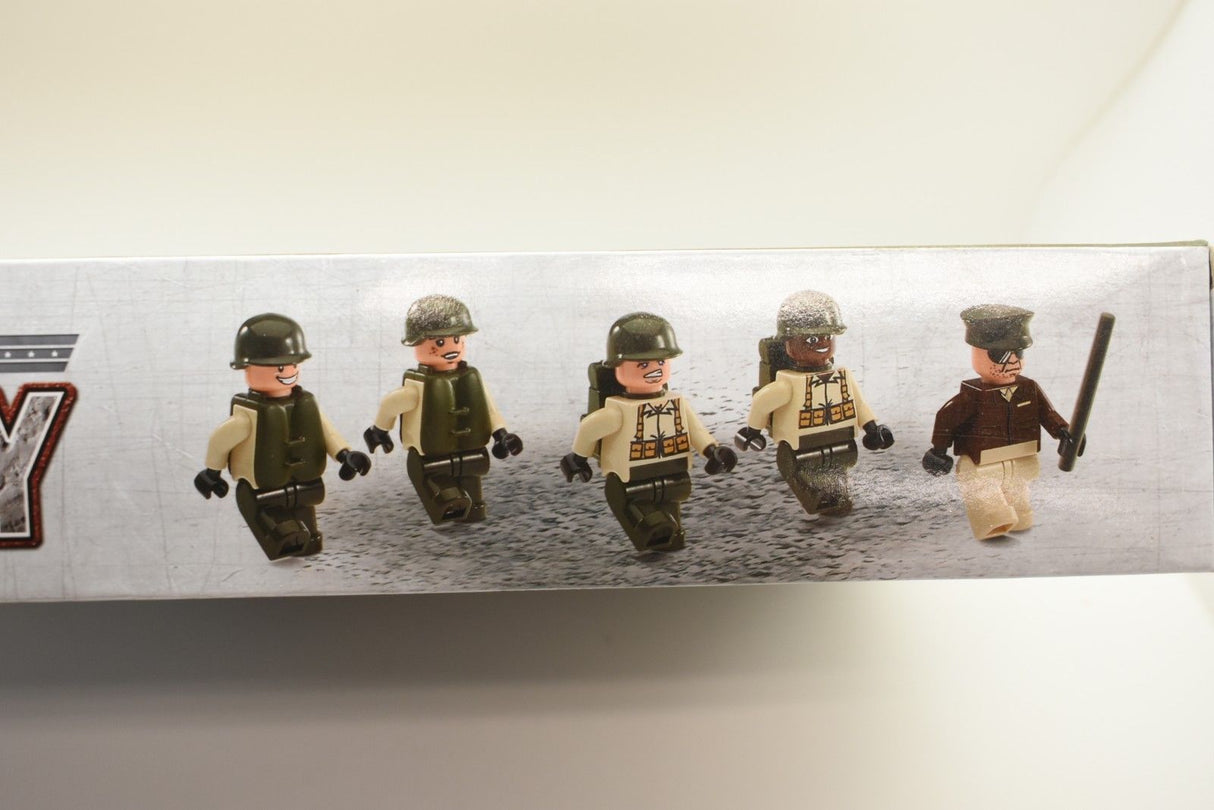 Miniature figures of soldiers landing on a beach during a war operation for Oxford OXF33020