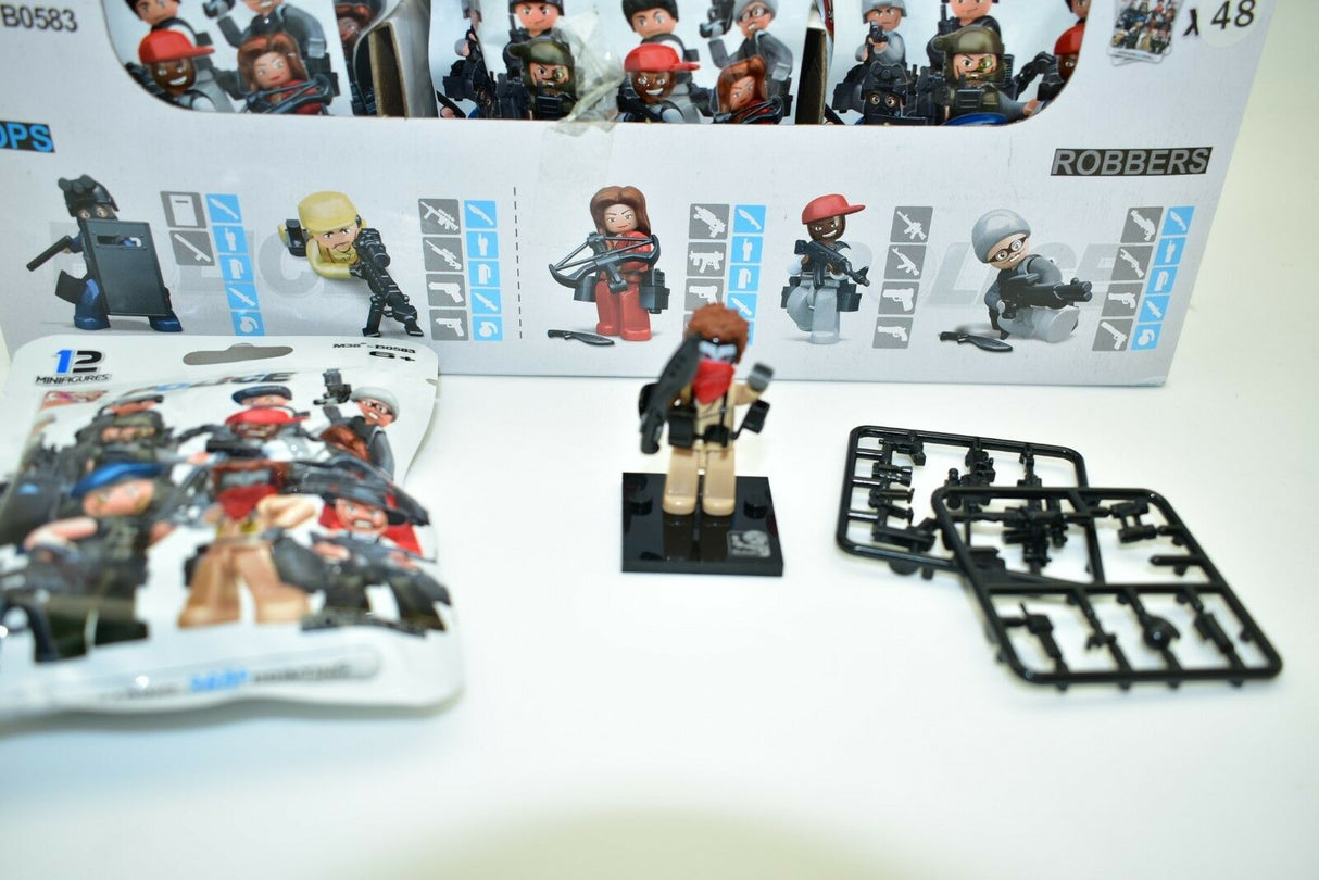 Action figures and building plates related to police and robber themes for Sluban M38-B0583