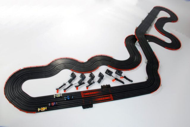 Race track layout with corner pieces for model cars for AFX/ 21018