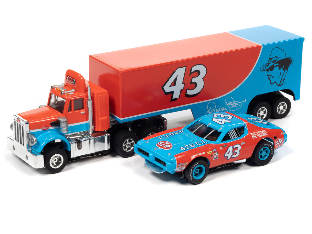 Toy slot car set: 1972 Dodge Charger and Peterbilt race trailer with "43" for Auto World CP7900