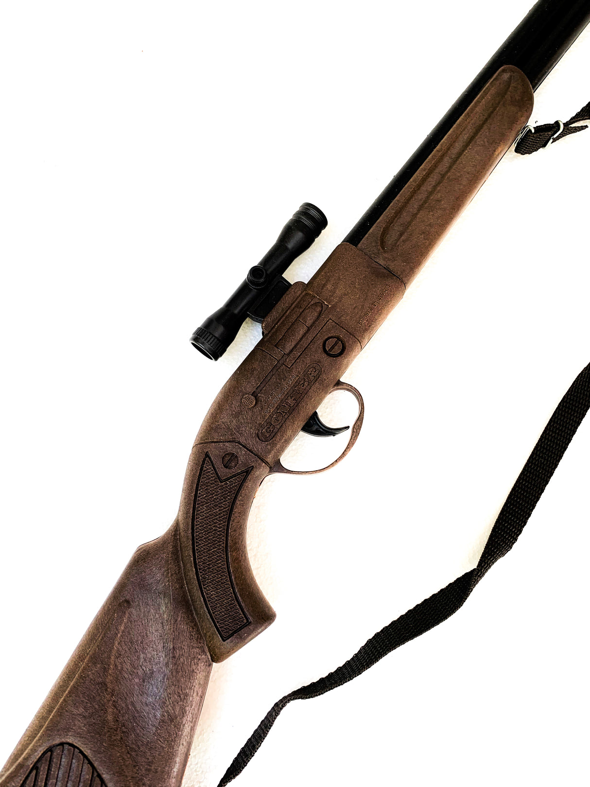Brown cowboy shotgun with scope and black carrying strap for Gonher 3108/6, front view