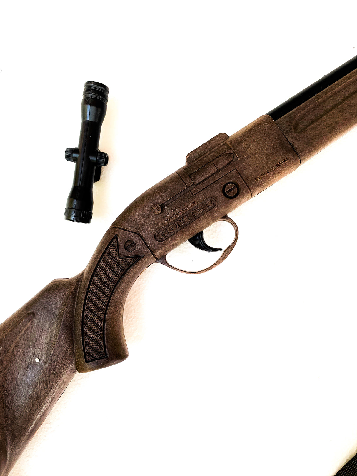 Brown cowboy shotgun with scope, ready for display for Gonher 3108/6